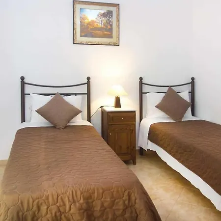 Elena Vilă Skopelos
